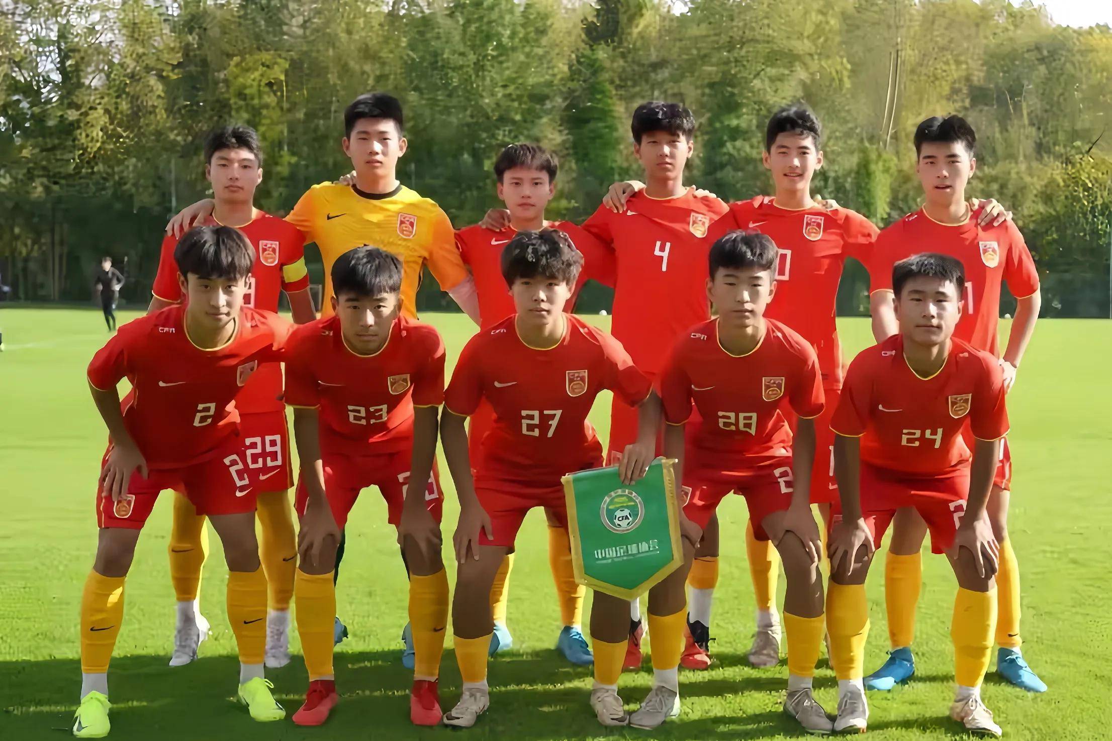 包含亚洲杯八强强揭晓，劲旅集结争霸的词条