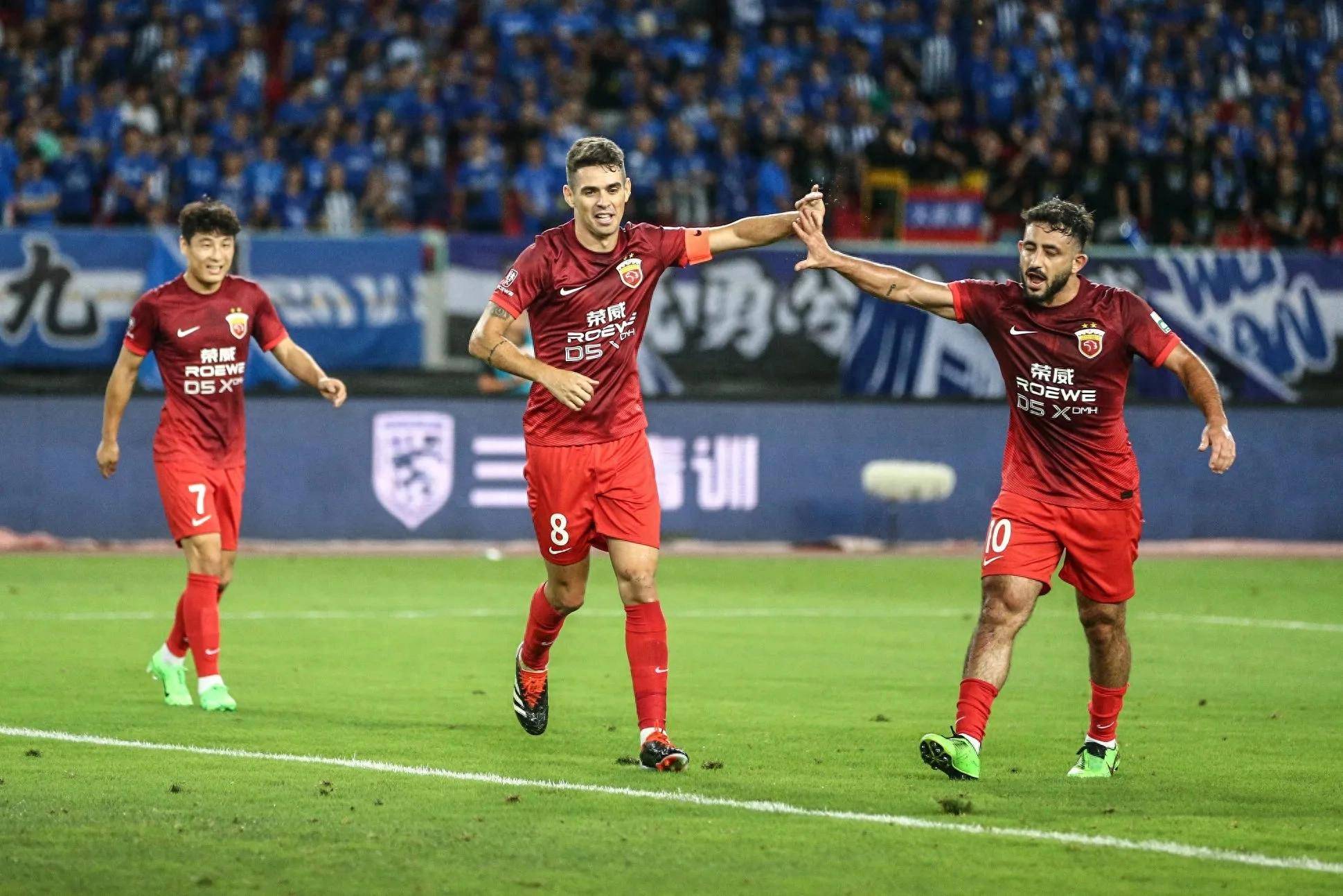 包含球星风采独具，赛场闪耀夺目的词条