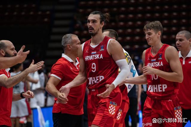 阿姆斯特丹队在激烈比拼中击败布鲁塞尔队 阿姆斯特丹队在激烈比拼中击败布鲁塞尔队