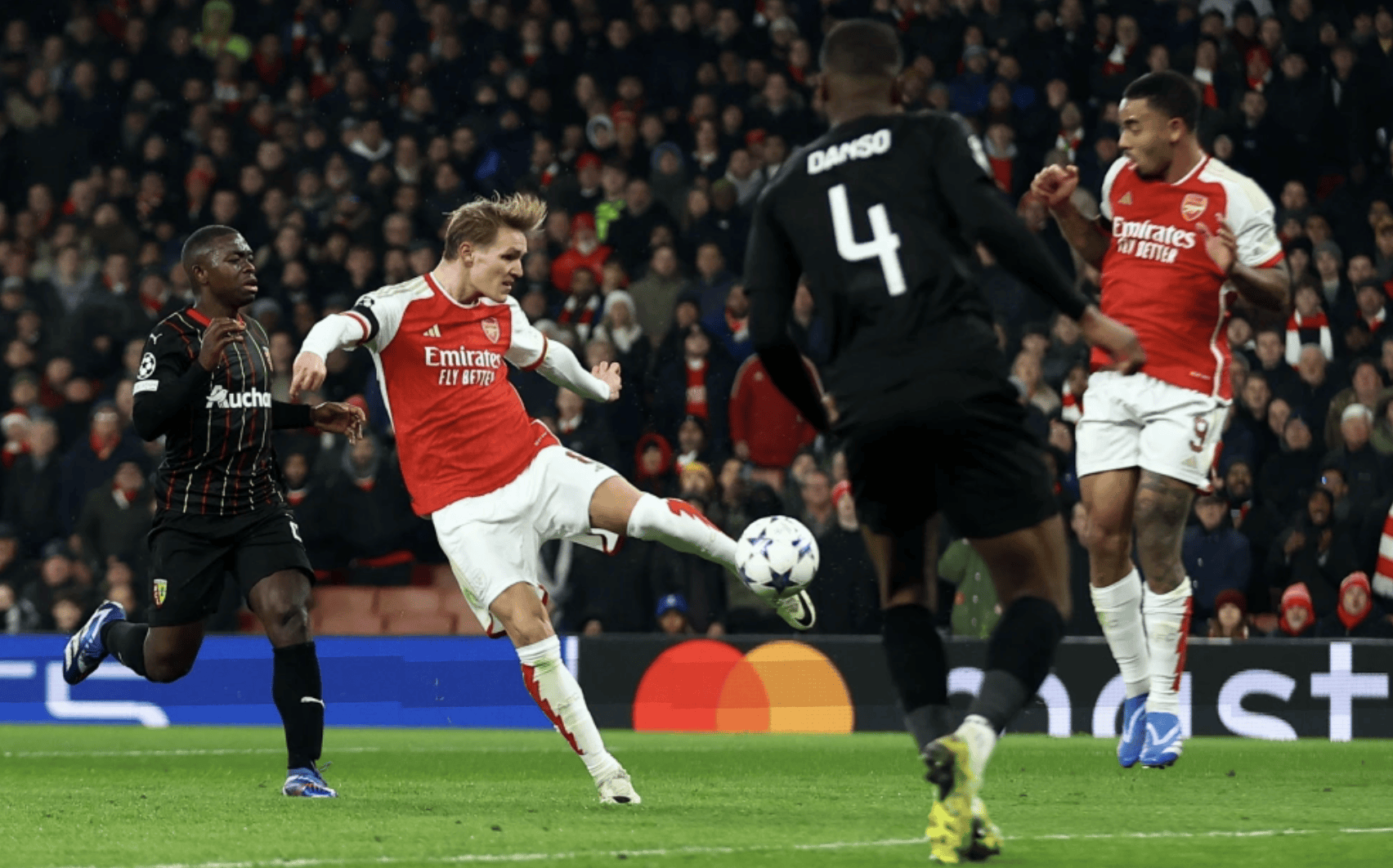 阿森纳队在英超赛场上挫败对手 阿森纳队在英超赛场上挫败对手