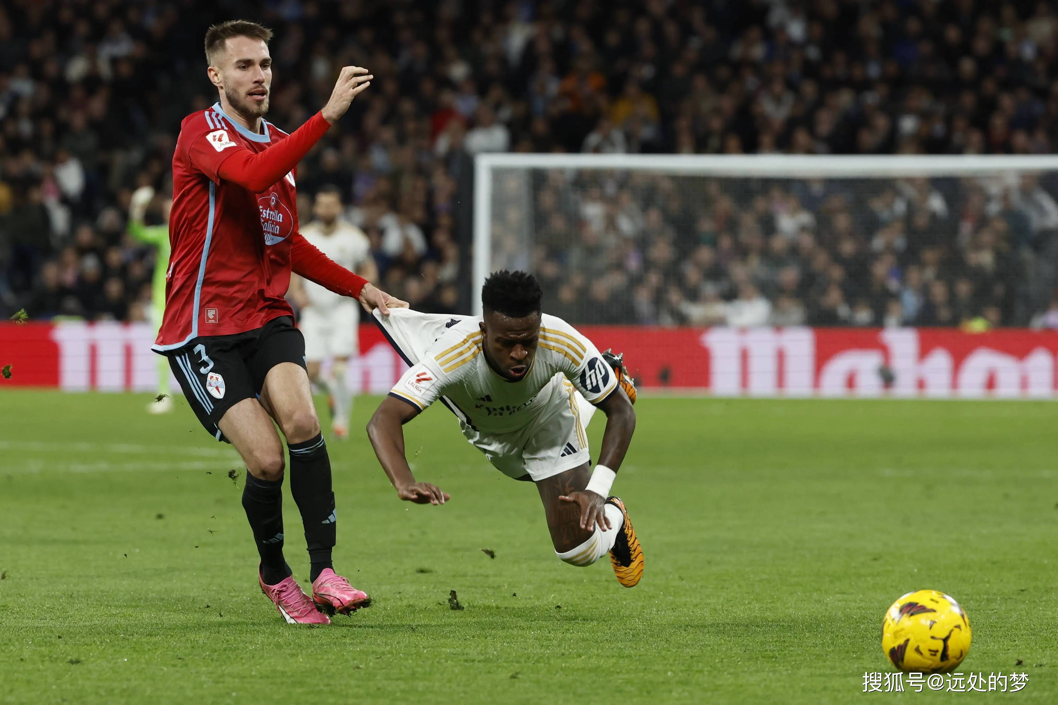 沙尔克客场轻松击败柏林赫塔,取得胜利 沙尔克客场轻松击败柏林赫塔,取得胜利