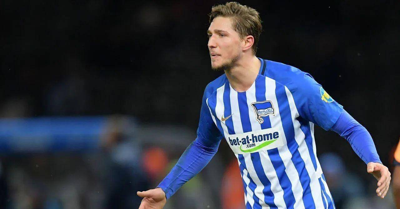 沙尔克客场轻松击败柏林赫塔,取得胜利 沙尔克客场轻松击败柏林赫塔,取得胜利