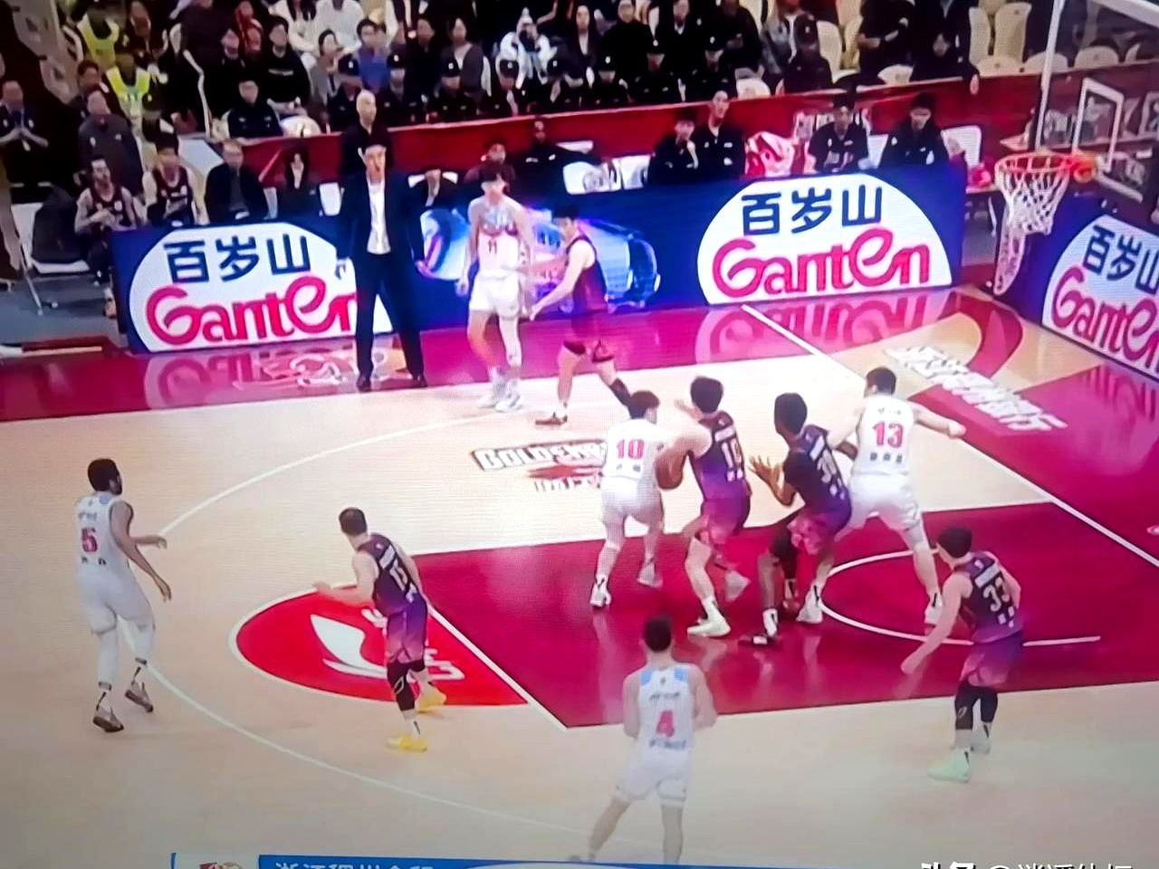 新疆男篮客场落败于河南队 新疆男篮客场落败于河南队