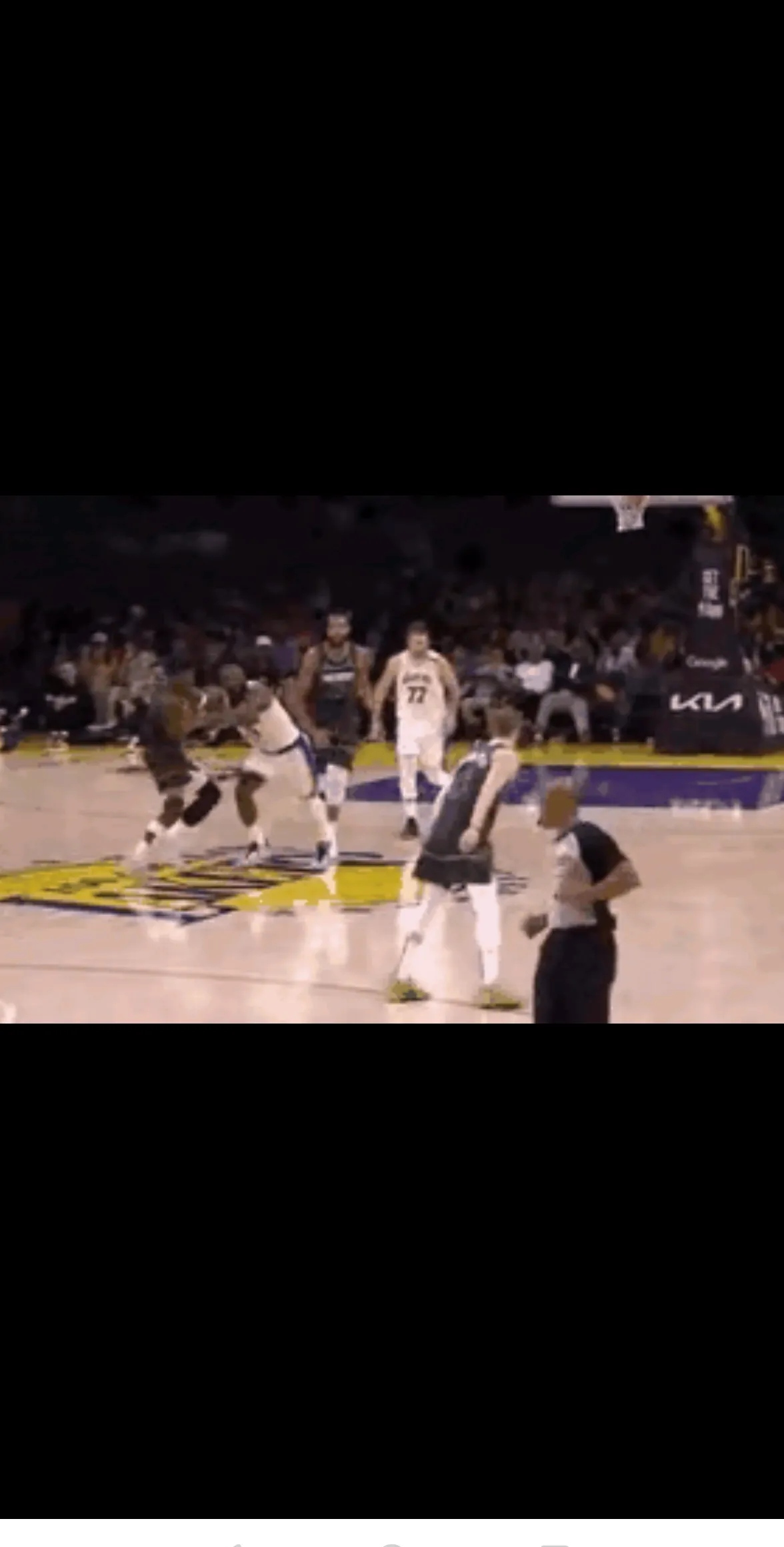 球场上的较量,才是真正考验球员实力的地方 球场上的较量,才是真正考验球员实力的地方