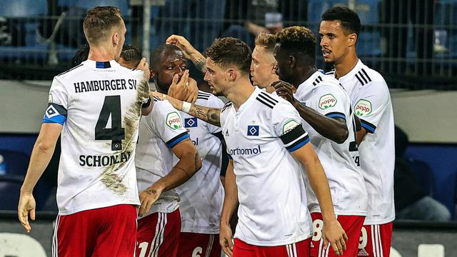 包含汉堡SV未能抵挡弗赖堡攻势，遭受失利的词条