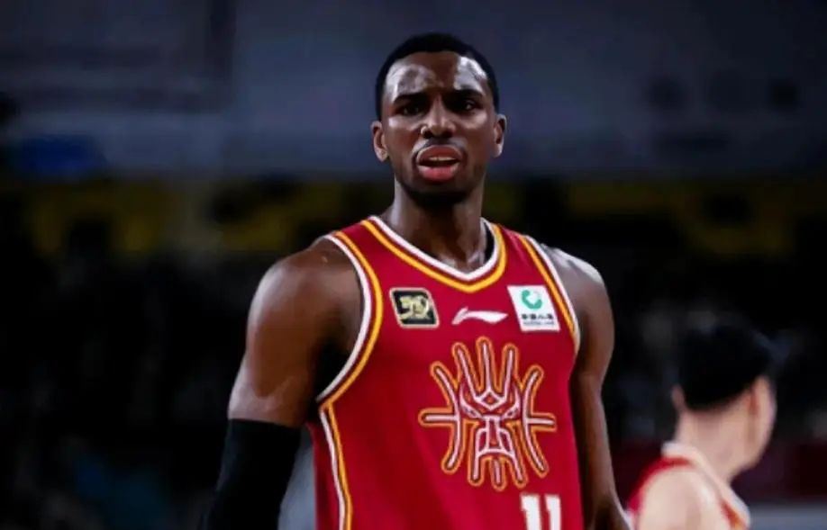 包含战术调整灵活果断，球队在比赛中交出满意答卷！的词条