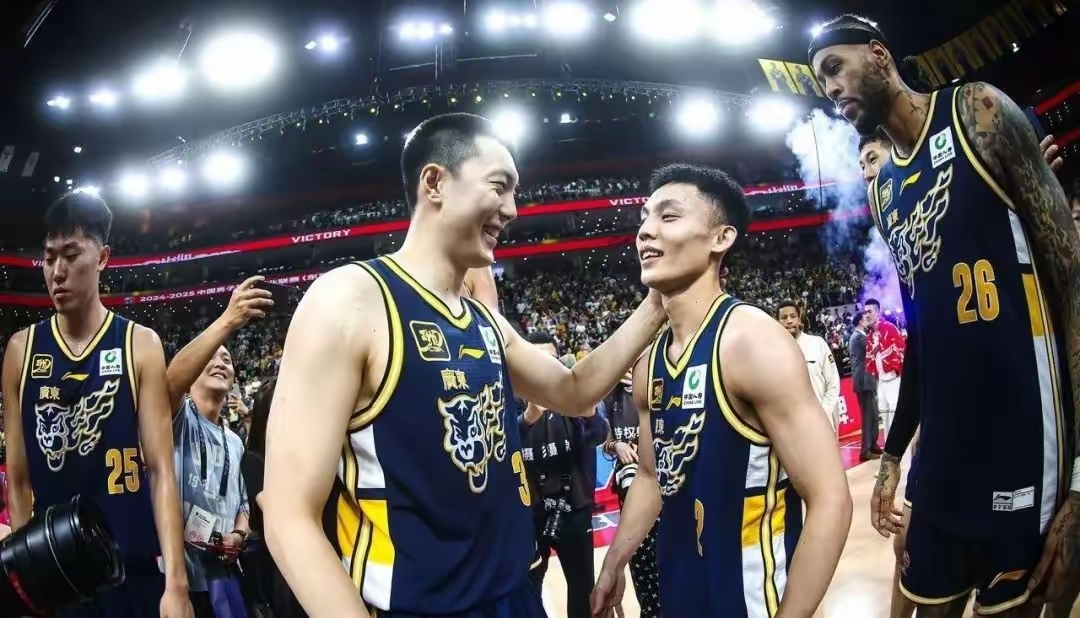 险胜封王，实力较量中尽显球员风采！