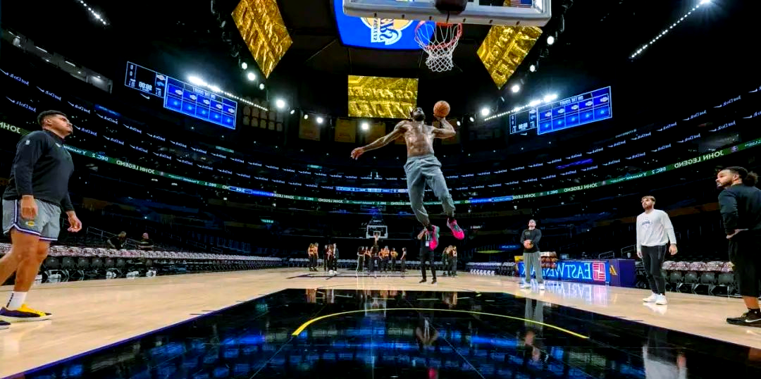 詹姆斯三节领衔先锋，率湖人逆转魔术的简单介绍