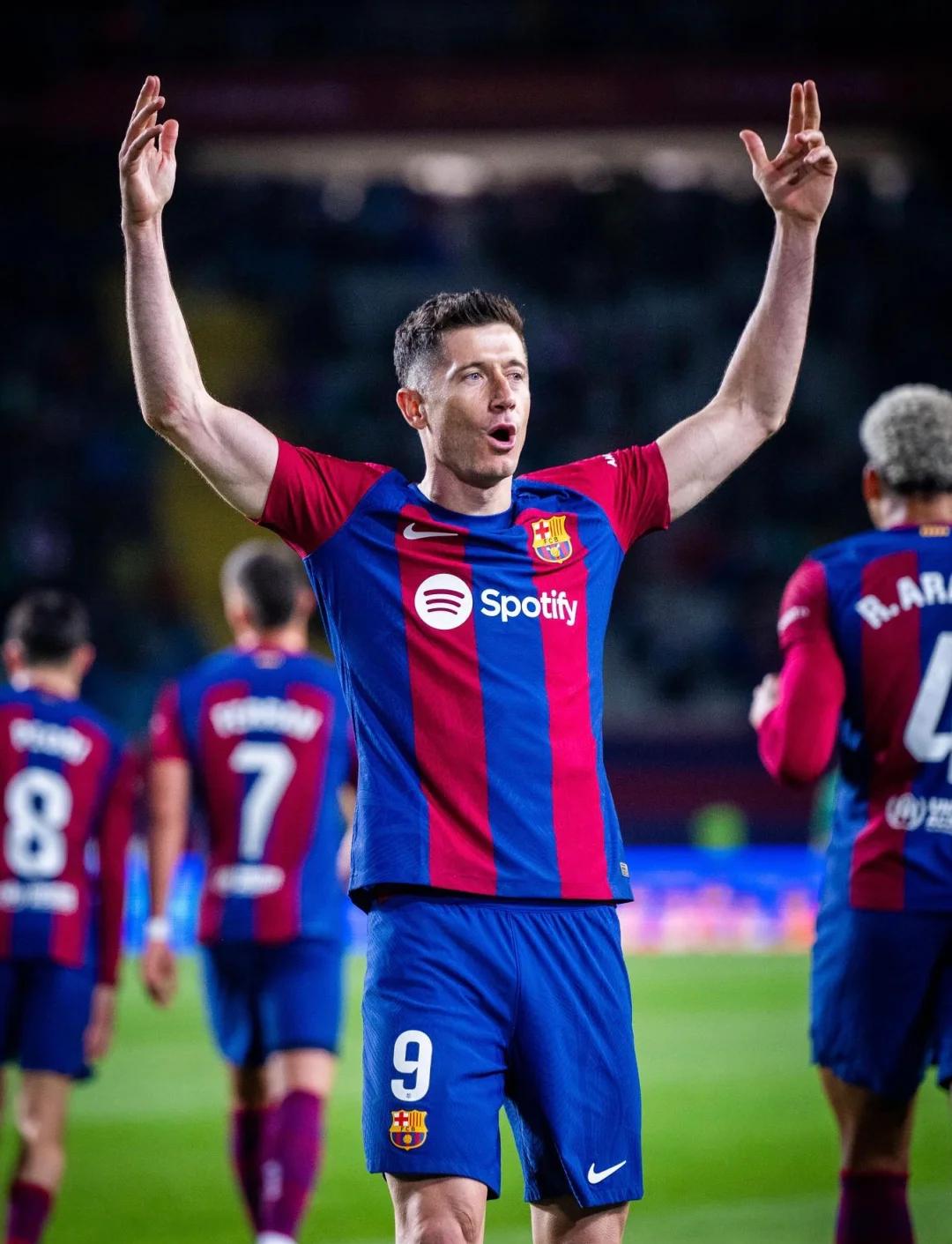 包含瓦伦西亚主场比击败多特蒙德，晋级下一轮的词条