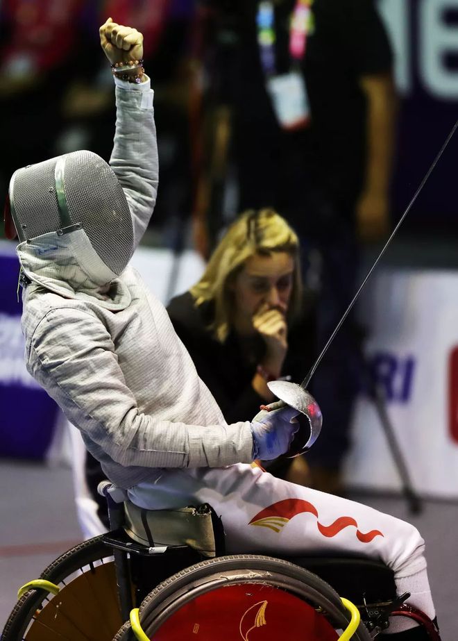 爱尔兰击剑选手稳定夺得金牌