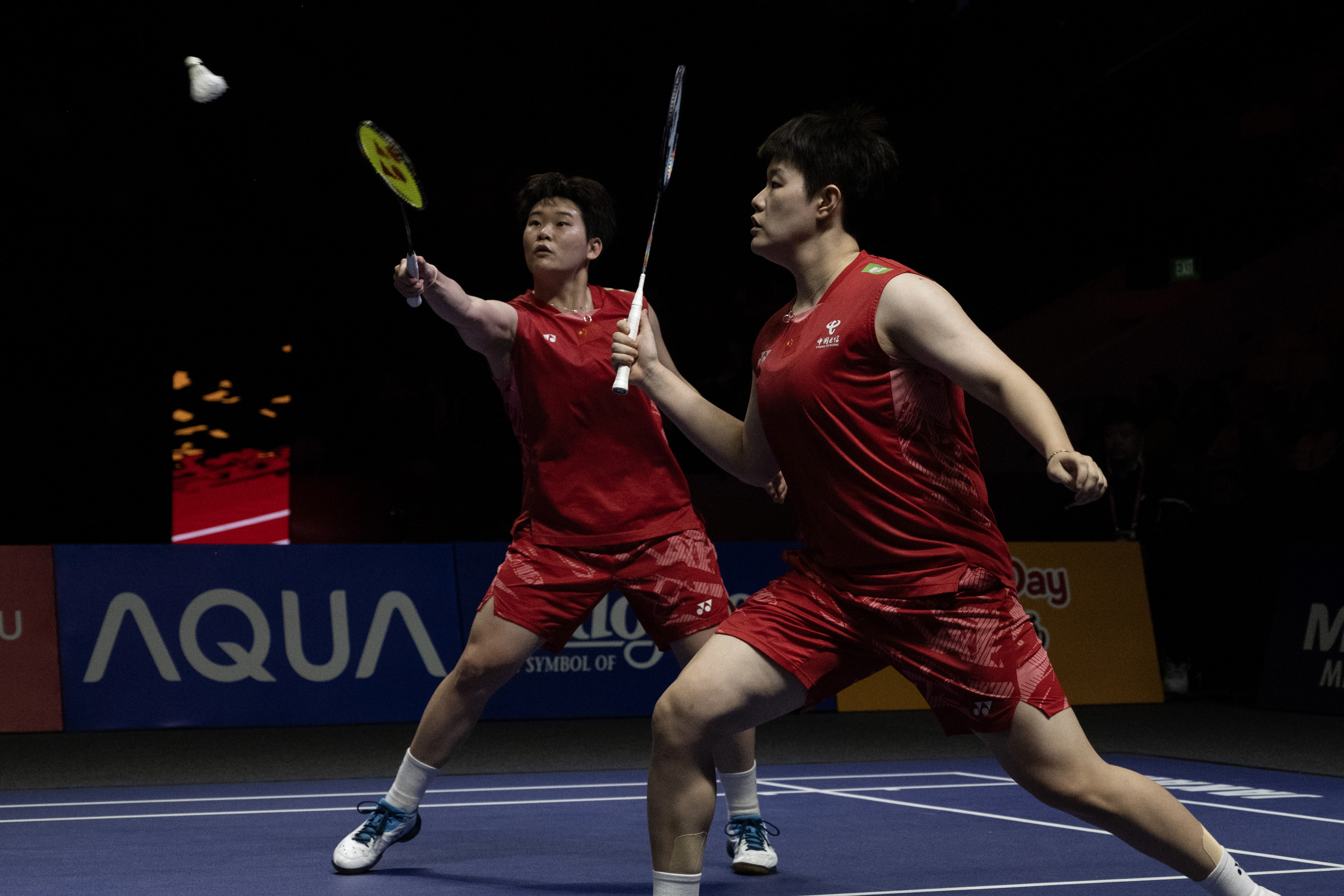 羽毛球赛场悬念重重,选手们实力均衡争胜负的简单介绍 羽毛球赛场悬念重重,选手们实力均衡争胜负的简单介绍