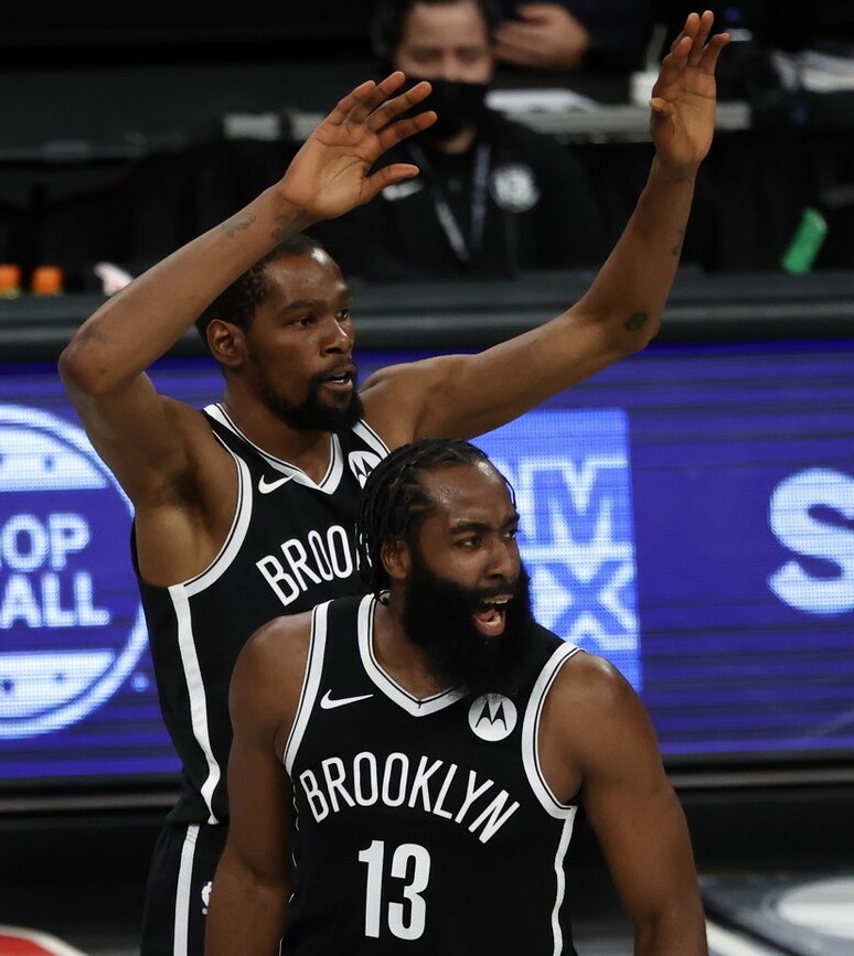 雄鹿再胜篮网，字母哥绝杀哈登