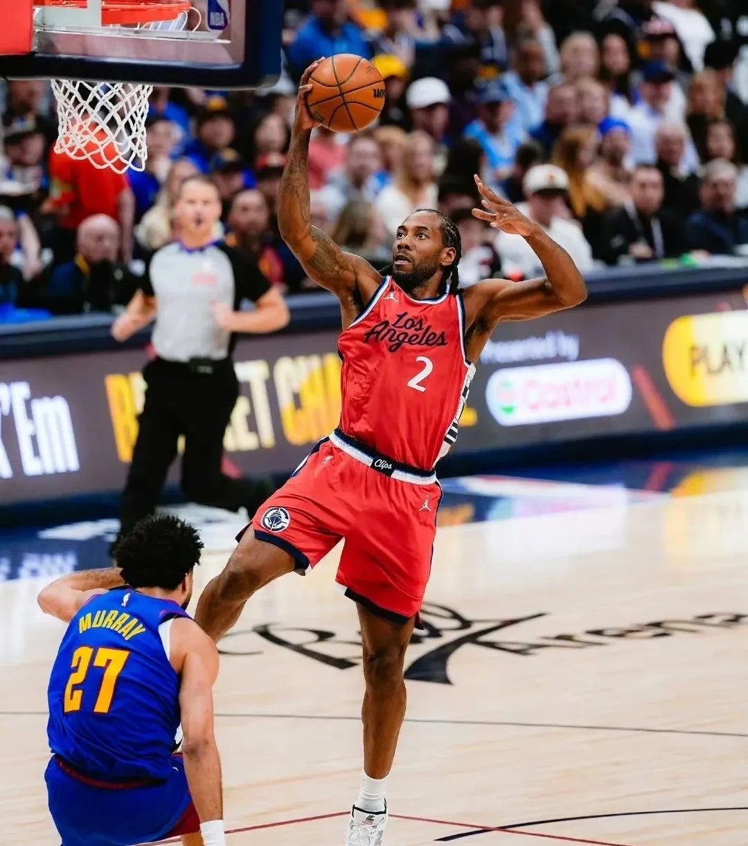 快船大胜篮网,莱昂纳德砍下27分 快船大胜篮网,莱昂纳德砍下27分