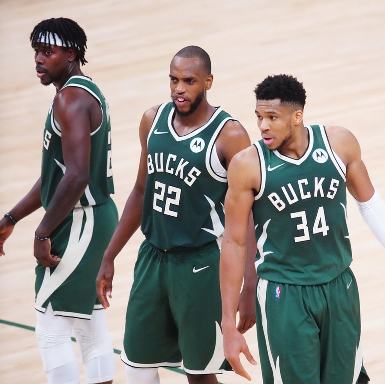 雄鹿赢得胜利，继续领跑联盟