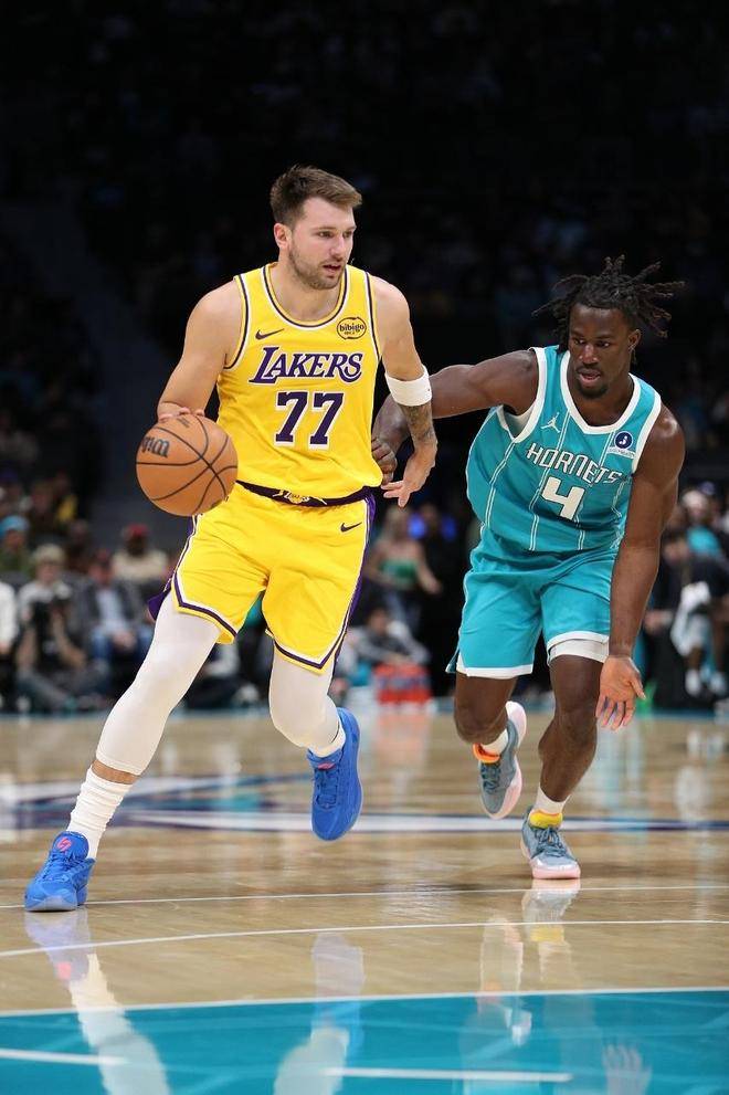 吉林队力克广州队，东契奇点燃赛场