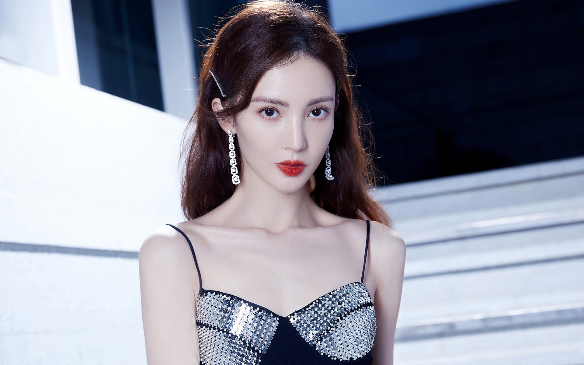 极速与绿茵的双重奏，F1巴林揭幕战火燎原，韩国足球踏平贝蒂斯展雄风