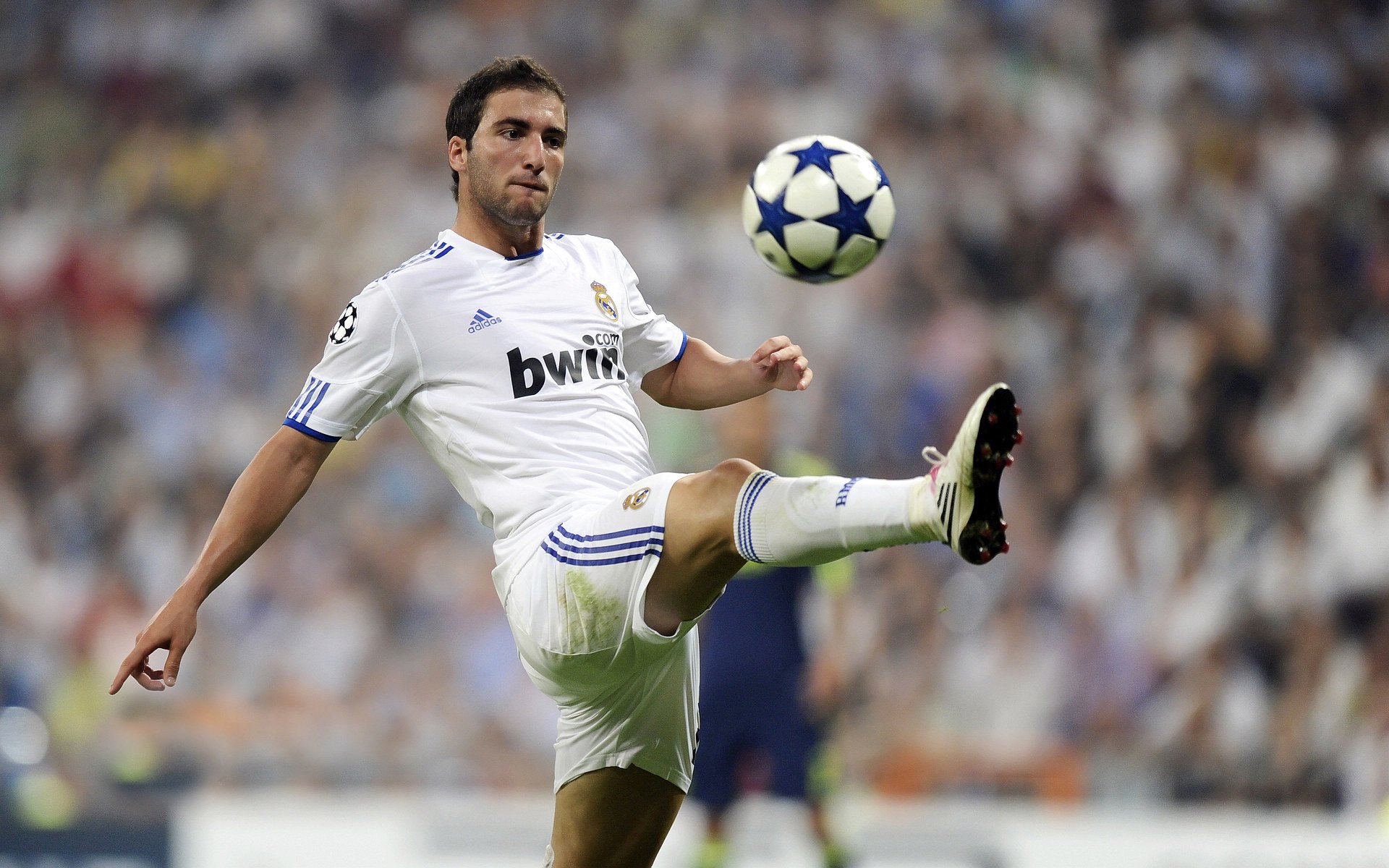 智利式的粉碎与赖斯的枢纽，论现代足球的攻防转换艺术